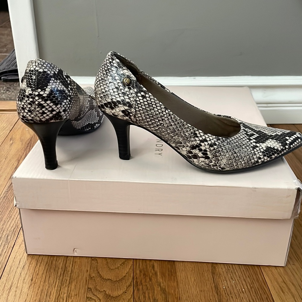 Lifestride Star Too pumps 6M snakeskin